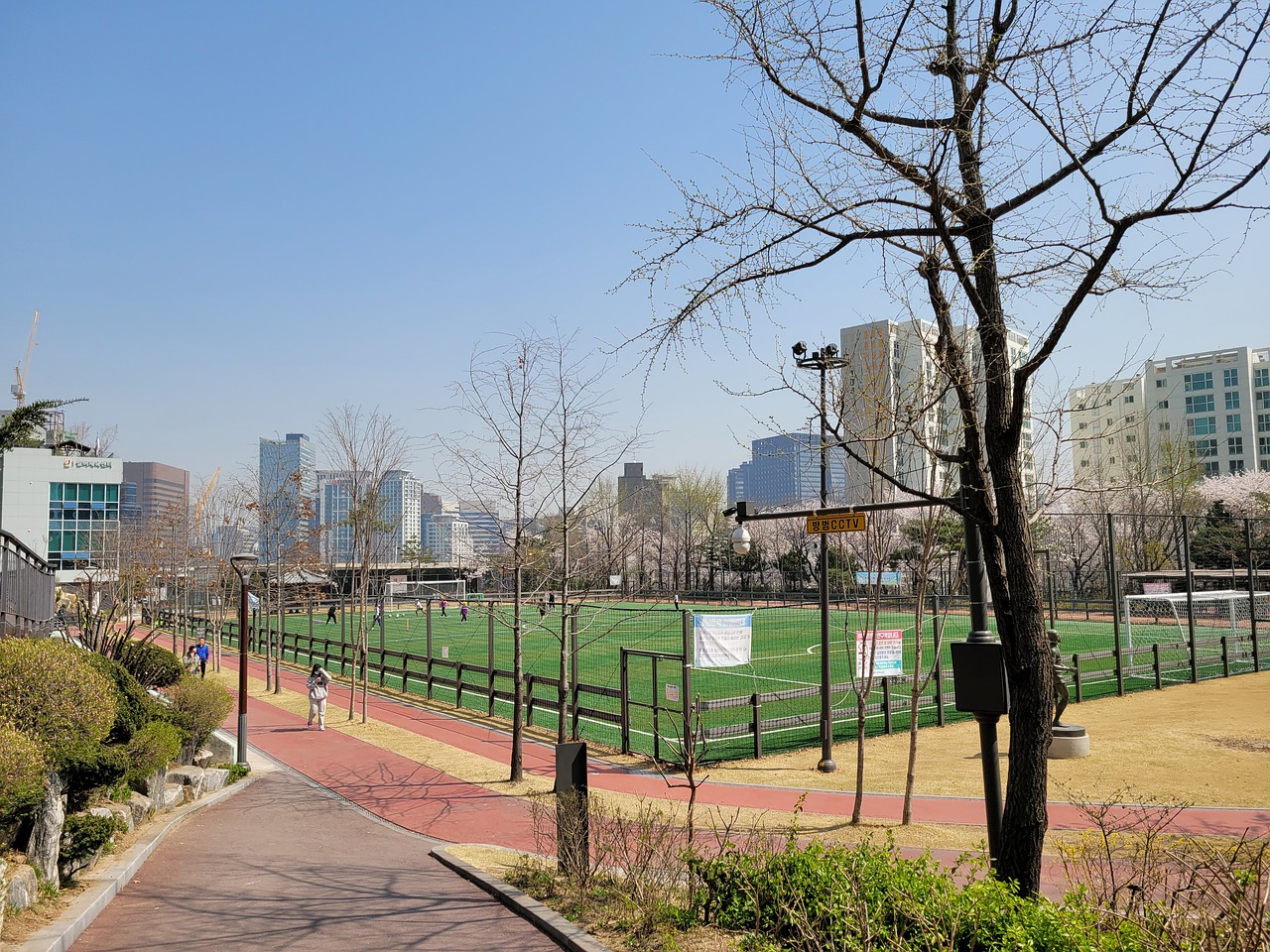 了这位年轻 了这位年轻